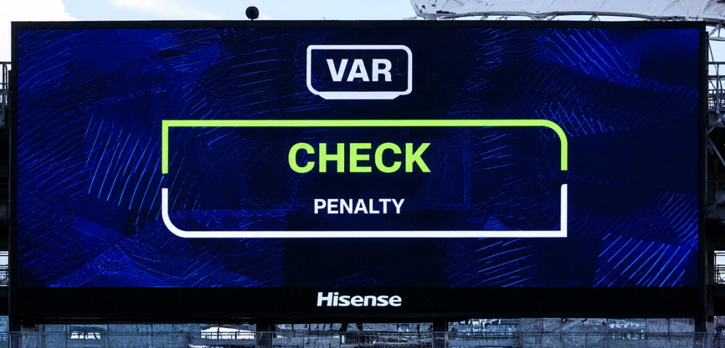 FIFA tager drastisk VAR-skridt inden VM-semifinalerne: Sender dommere på stadion efter måneders kritik