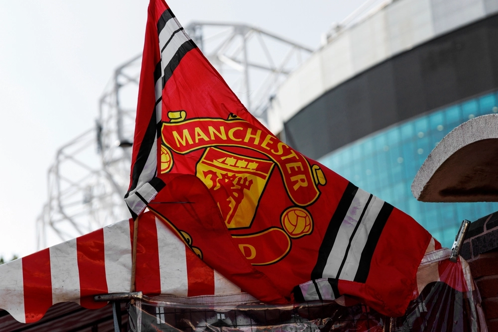 Manchester United og Newcastle åbner samtaler om svensk midtbaneprofil til 375 millioner kroner