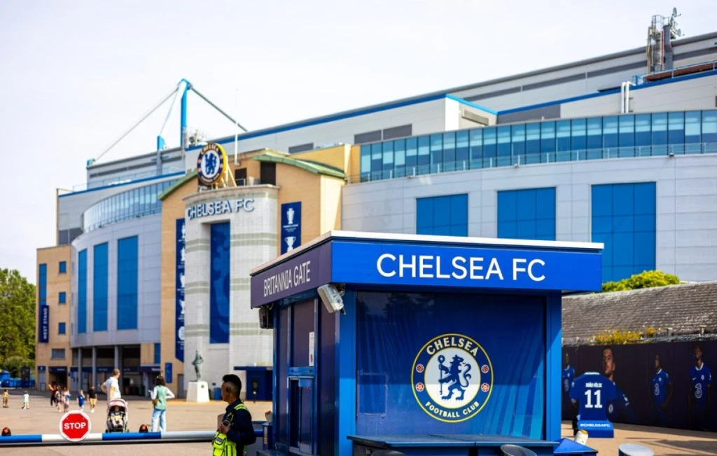 Officielt: Chelsea skriver femårig aftale med spansk back