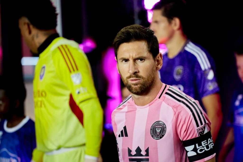 Messi tilbage efter farens død: Følelsesladet velkomst til stjernen