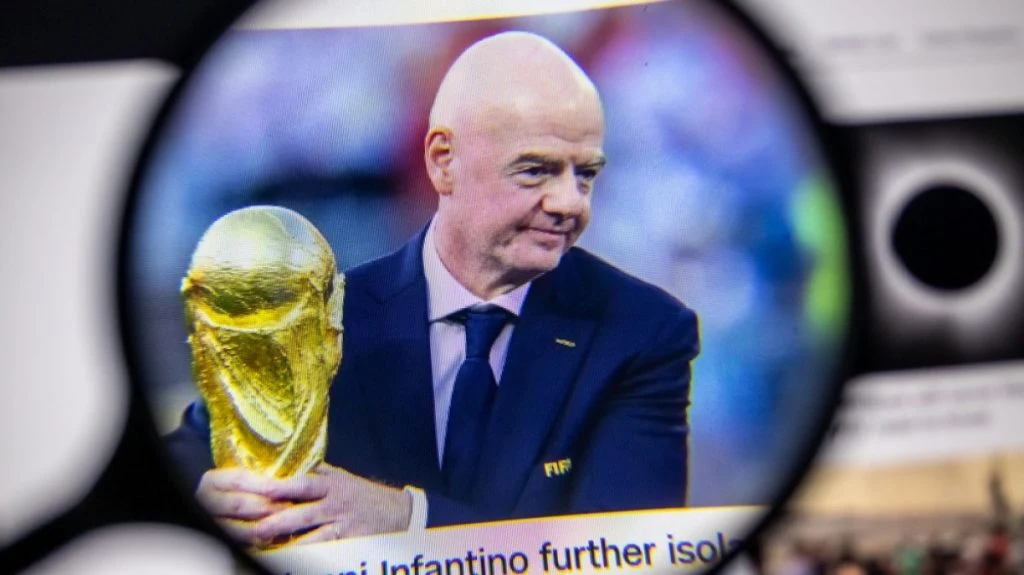 54 stemmer redder Gianni Infantino: Afrika bakker Infantino