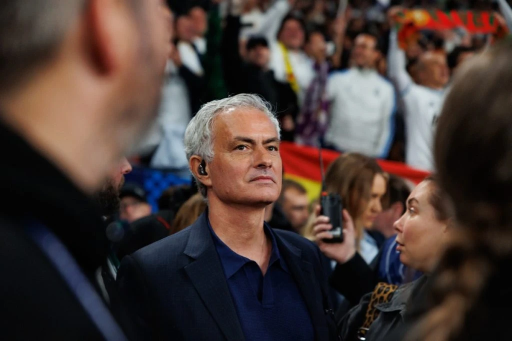 Mourinho brød sammen i tårer: Skrev under for at afløse Ferguson i Man United